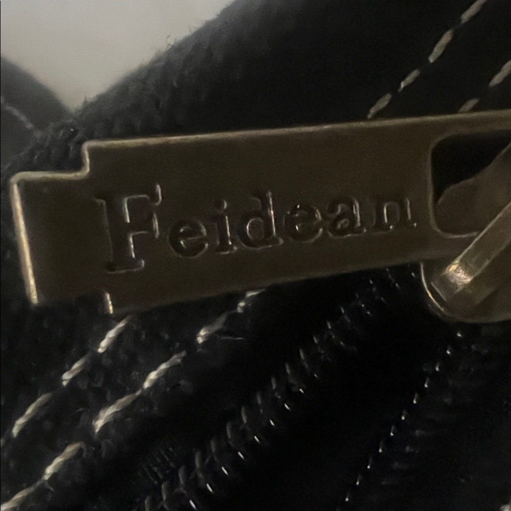 Feidean
Black Messenger Bag - Picture 7 of 7